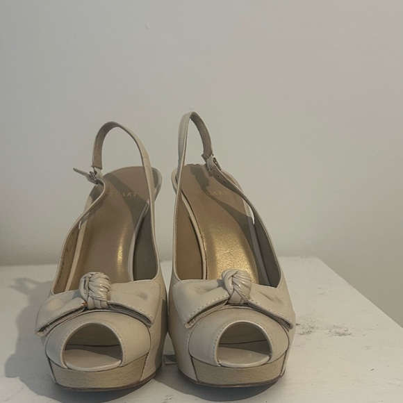 White bow Size nine Stuart women’s heels 🎀 - Picture 4 of 4